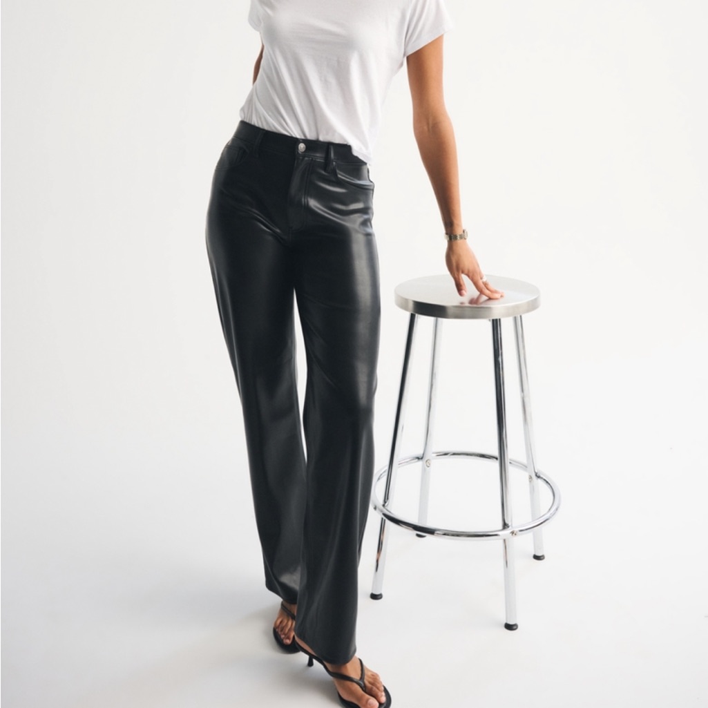 Abercrombie & Fitch 90’s Relaxed High Rise Vegan Leather Pant